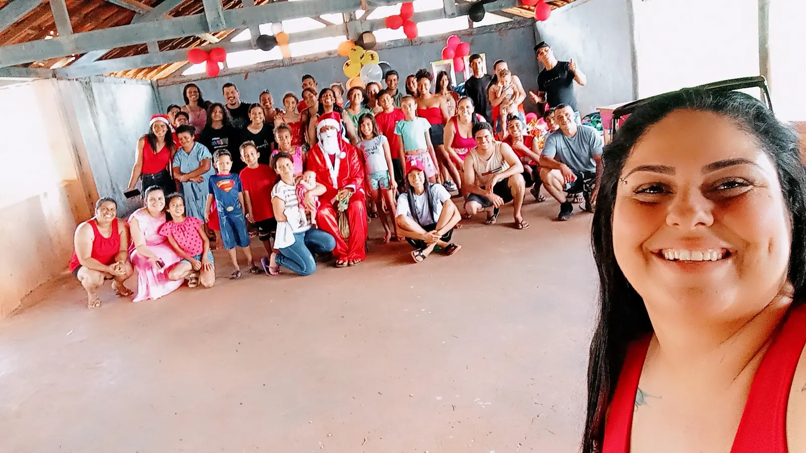 Moradores reunidos no 1º Natal Solidário de São Benedito em 2025